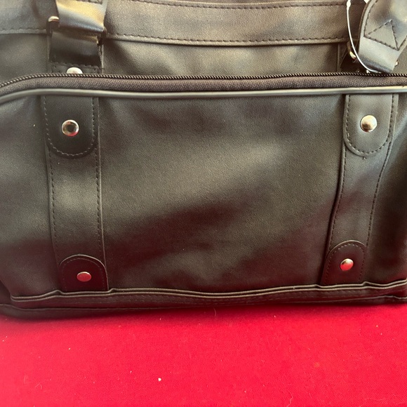 Axiz Group men’s or women’s travel bag - Picture 4 of 6